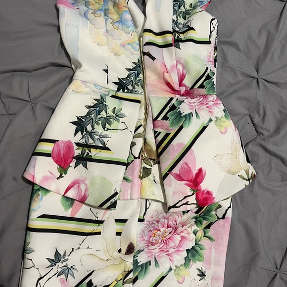 Floral peplum dress - Picture 3 of 4